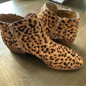 Gianni Bini Leopard Haircalf Ankle Booties Double Zip Stacked Heel Size 8